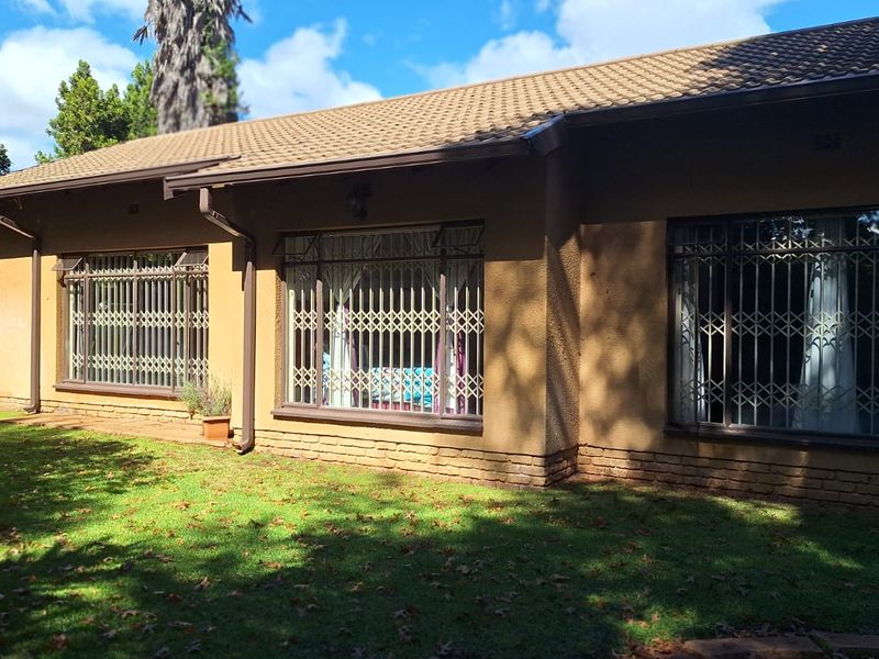 Stylish Family Living in Sought-After Golf Park Meyerton. - Photo 3