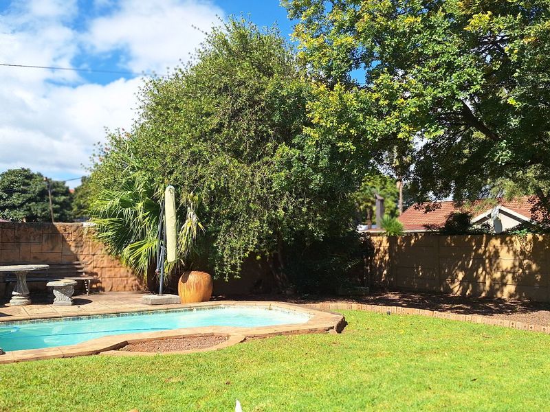 Stylish Family Living in Sought-After Golf Park Meyerton. - Photo 2