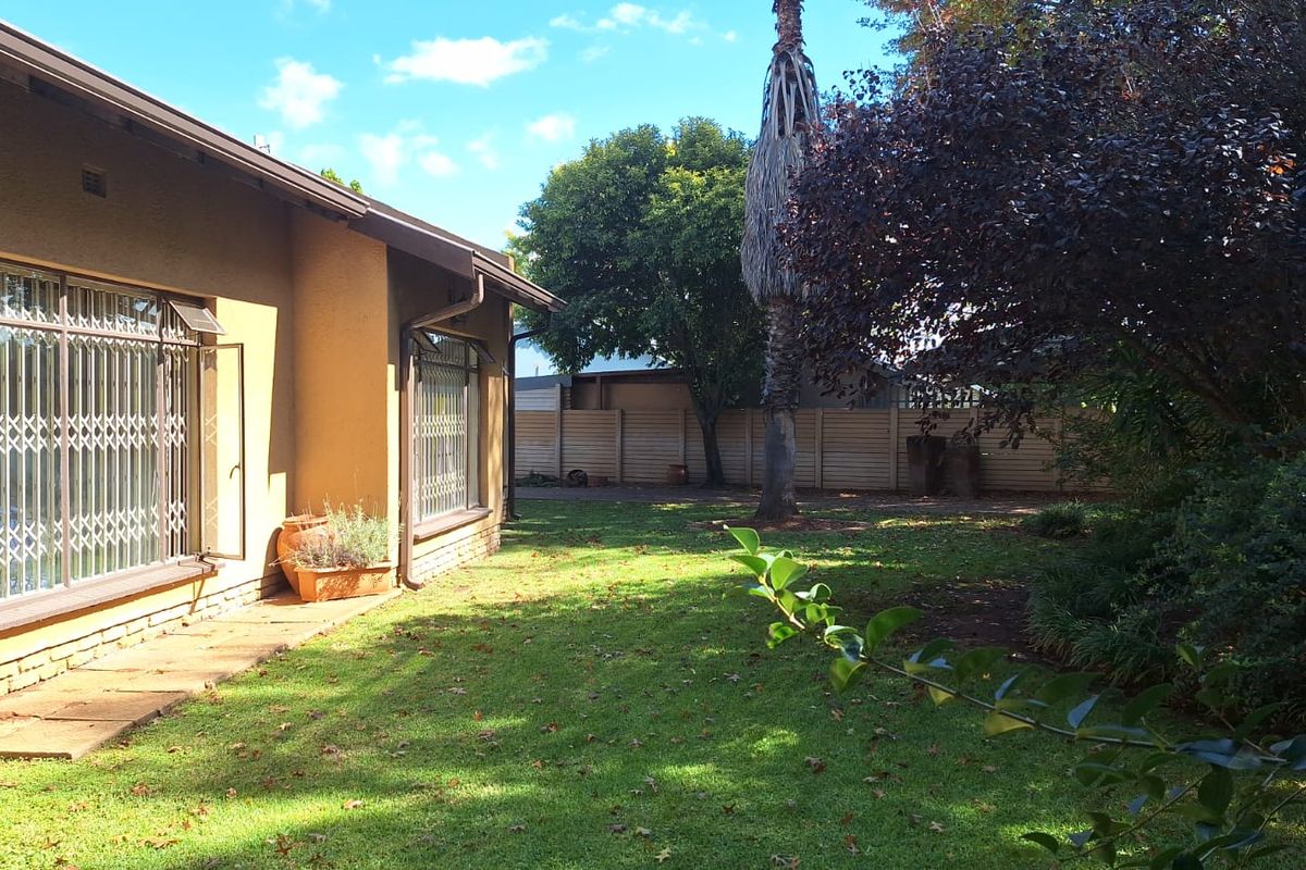 Stylish Family Living in Sought-After Golf Park Meyerton. - Photo 4