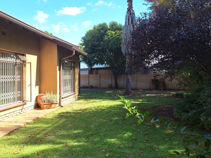 Stylish Family Living in Sought-After Golf Park Meyerton. - Photo 4