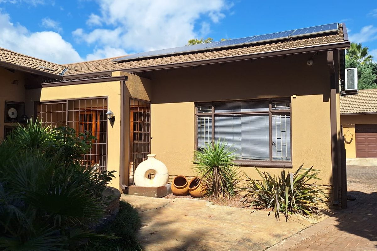 Stylish Family Living in Sought-After Golf Park Meyerton. - Photo 5