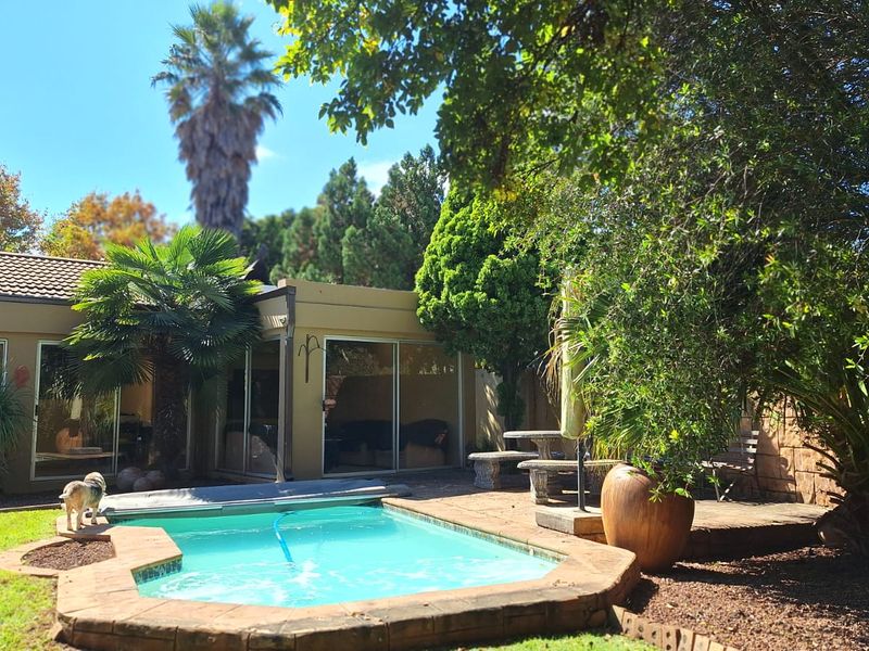 Stylish Family Living in Sought-After Golf Park Meyerton. - Photo 1