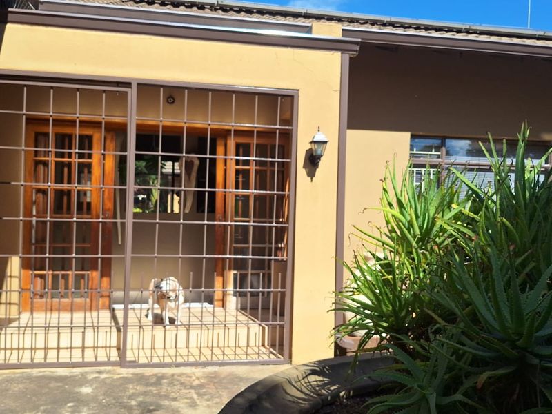 Stylish Family Living in Sought-After Golf Park Meyerton. - Photo 6