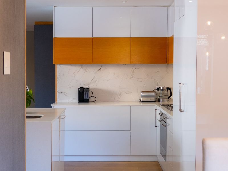 Beautiful open plan 'smart' family home - Photo 8