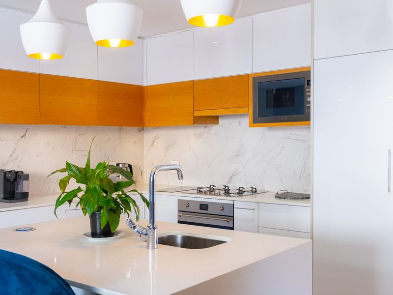 Beautiful open plan 'smart' family home - Photo 7