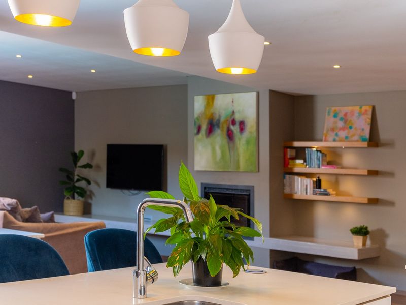 Beautiful open plan 'smart' family home - Photo 6