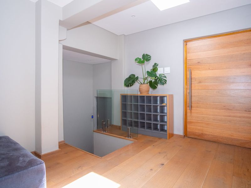 Beautiful open plan 'smart' family home - Photo 5