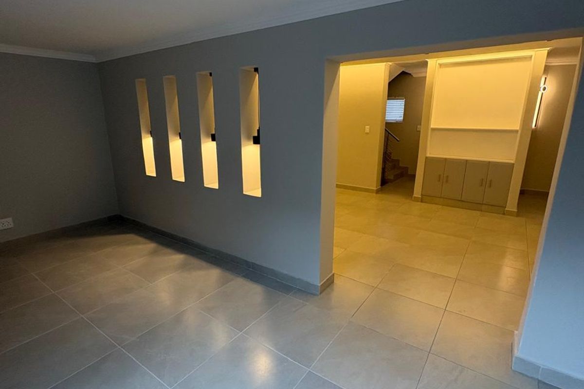 Newly Renovated 4 Bedroom Duplex in Prime Centurion Location - Photo 5