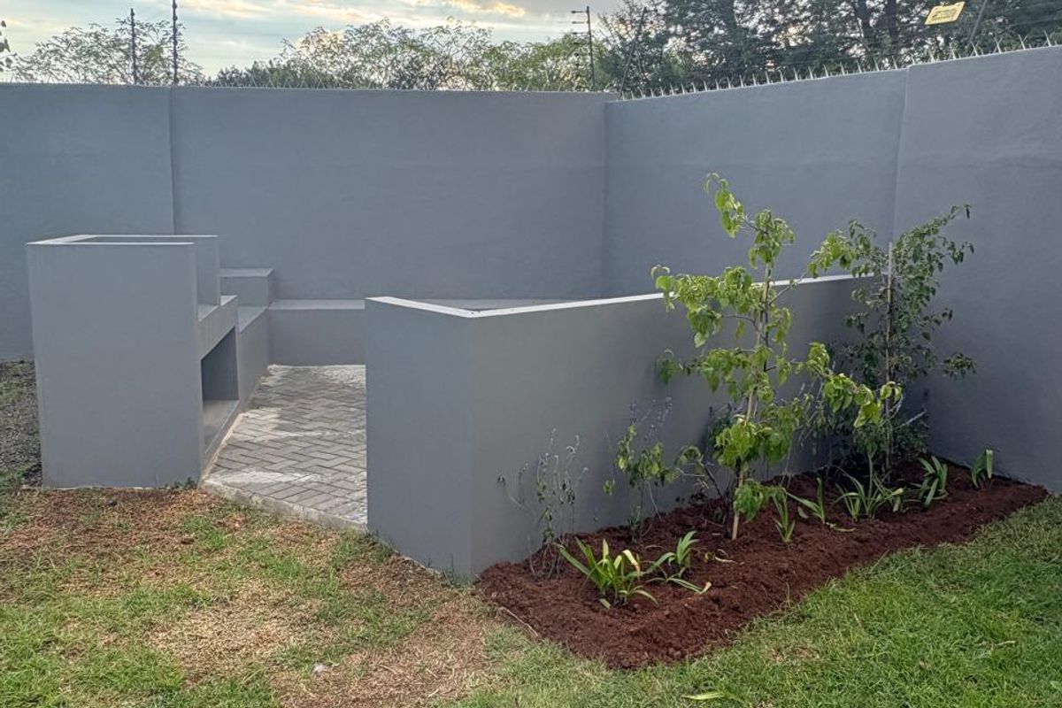 Newly Renovated 4 Bedroom Duplex in Prime Centurion Location - Photo 2