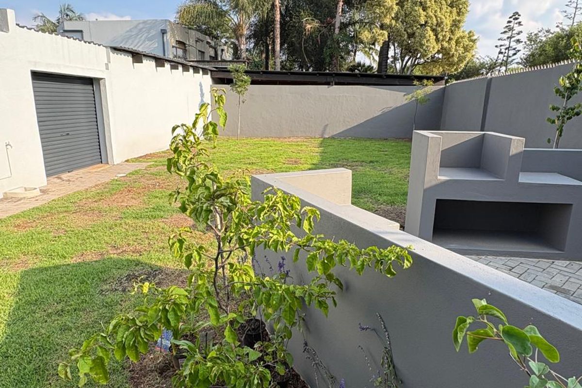 Newly Renovated 4 Bedroom Duplex in Prime Centurion Location - Photo 3