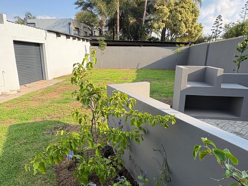 Newly Renovated 4 Bedroom Duplex in Prime Centurion Location - Photo 3