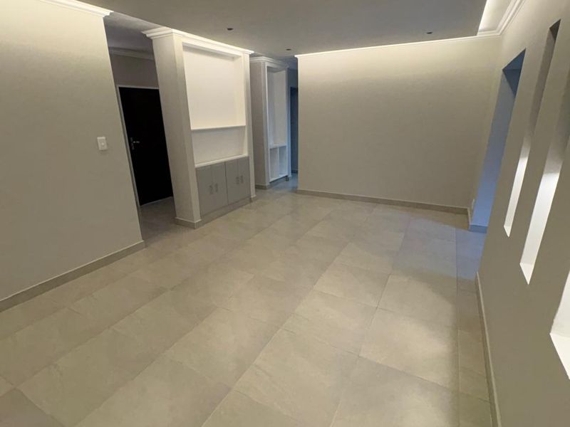 Newly Renovated 4 Bedroom Duplex in Prime Centurion Location - Photo 8