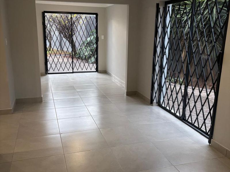 Newly Renovated 4 Bedroom Duplex in Prime Centurion Location - Photo 7
