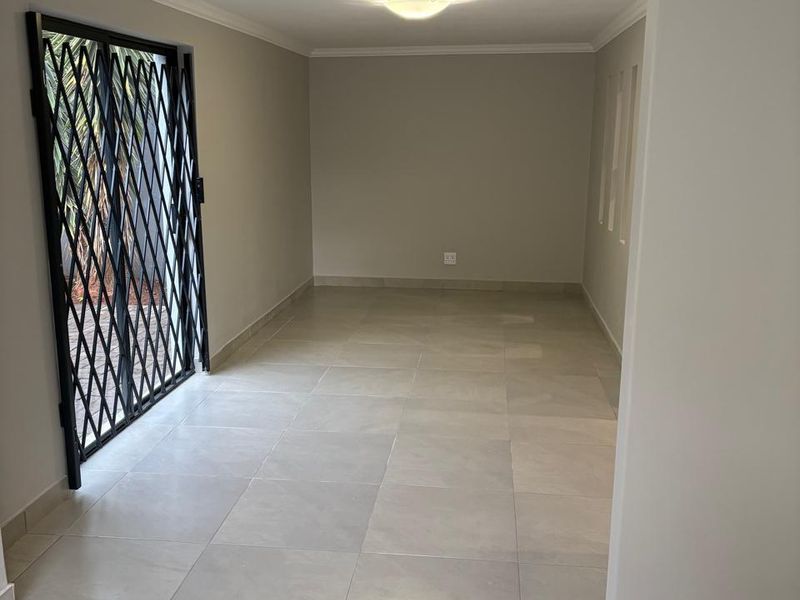 Newly Renovated 4 Bedroom Duplex in Prime Centurion Location - Photo 10