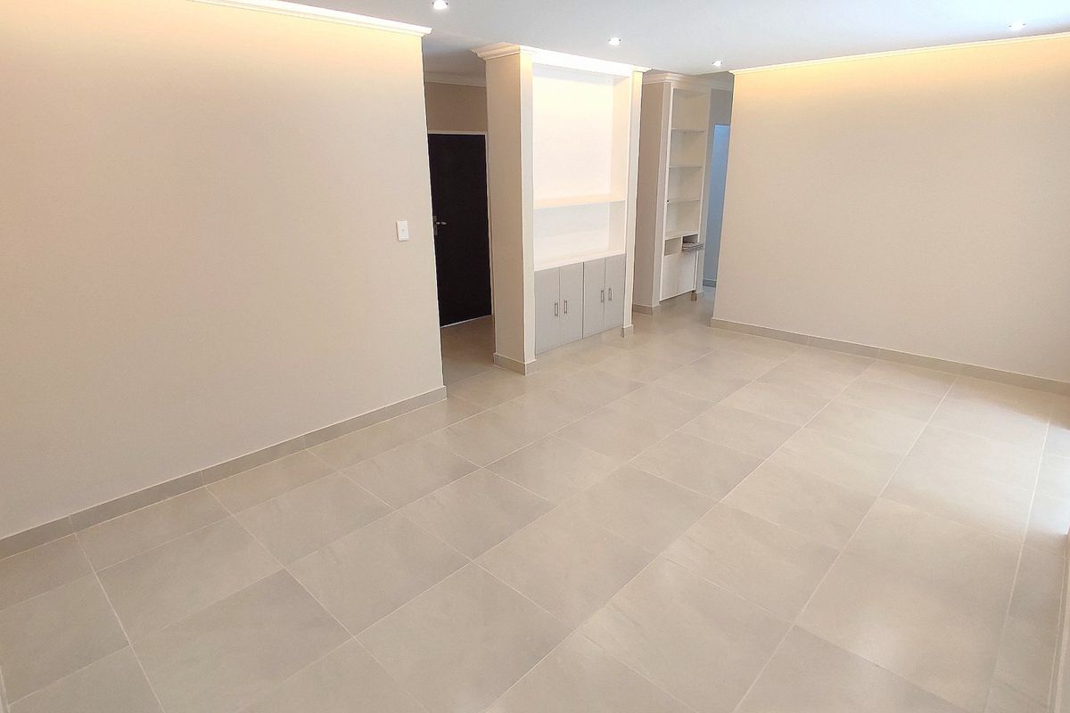 Newly Renovated 4 Bedroom Duplex in Prime Centurion Location - Photo 4