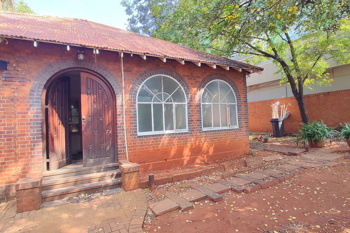 Prime Student Accommodation Investment – Walking Distance to Tuks - Photo 2