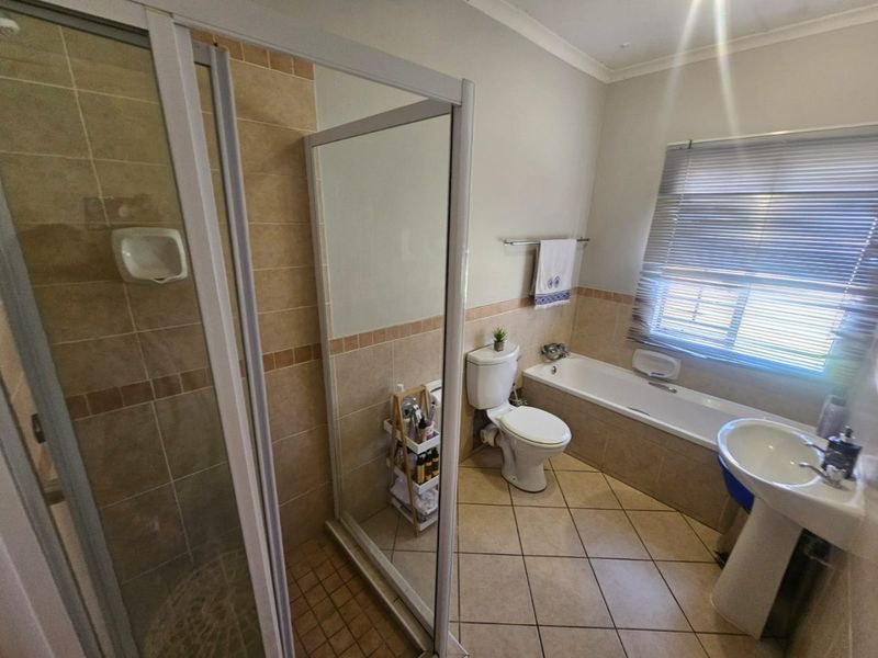 A Beautiful 2 Bedroom 1 Bathroom simplex for rent in Monavoni - Photo 10