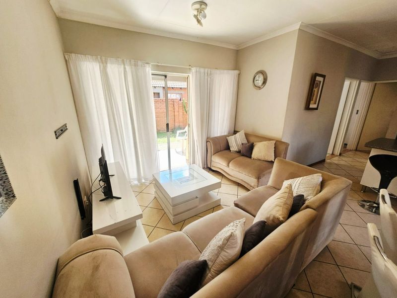 A Beautiful 2 Bedroom 1 Bathroom simplex for rent in Monavoni - Photo 9