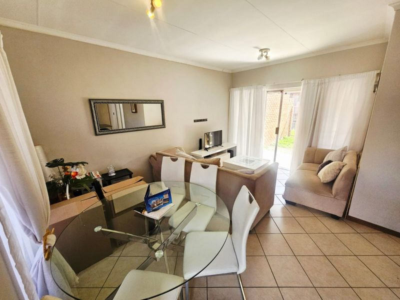 A Beautiful 2 Bedroom 1 Bathroom simplex for rent in Monavoni - Photo 8
