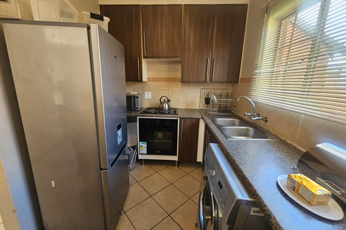 A Beautiful 2 Bedroom 1 Bathroom simplex for rent in Monavoni - Photo 4