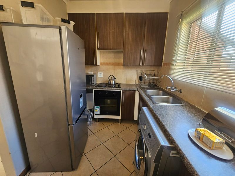 A Beautiful 2 Bedroom 1 Bathroom simplex for rent in Monavoni - Photo 4