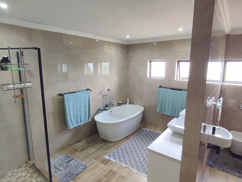 Elegant 6-Bedroom Luxury Home with Exceptional Entertainment & Solar Power - Photo 6