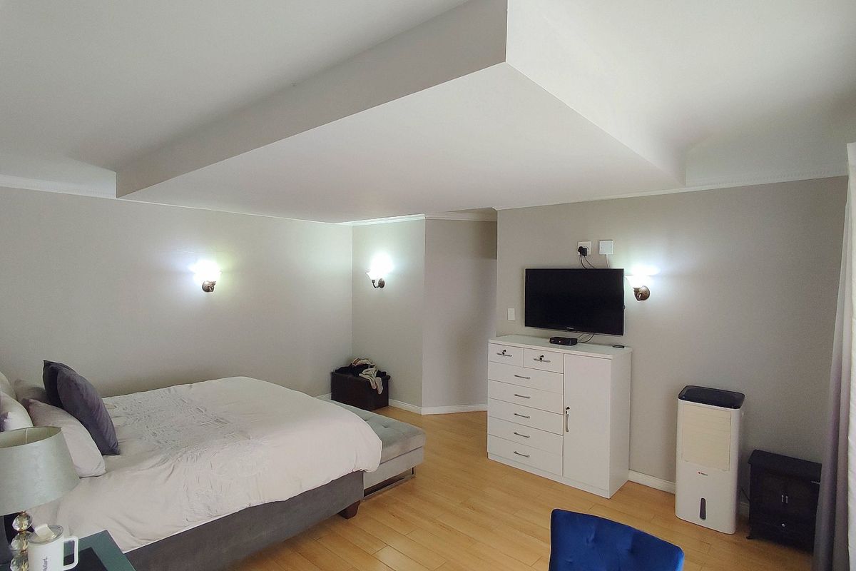 Elegant 6-Bedroom Luxury Home with Exceptional Entertainment & Solar Power - Photo 2