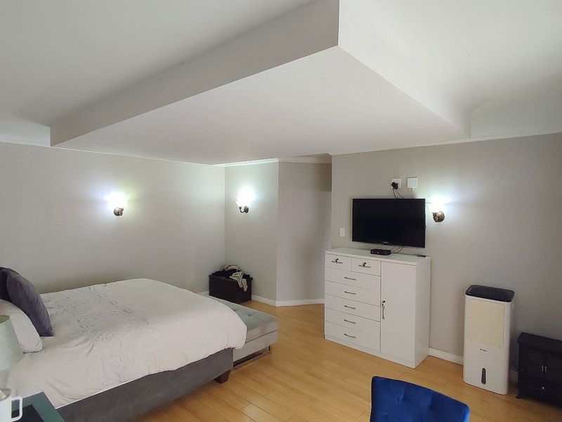 Elegant 6-Bedroom Luxury Home with Exceptional Entertainment & Solar Power - Photo 2