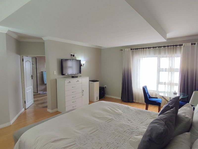 Elegant 6-Bedroom Luxury Home with Exceptional Entertainment & Solar Power - Photo 3