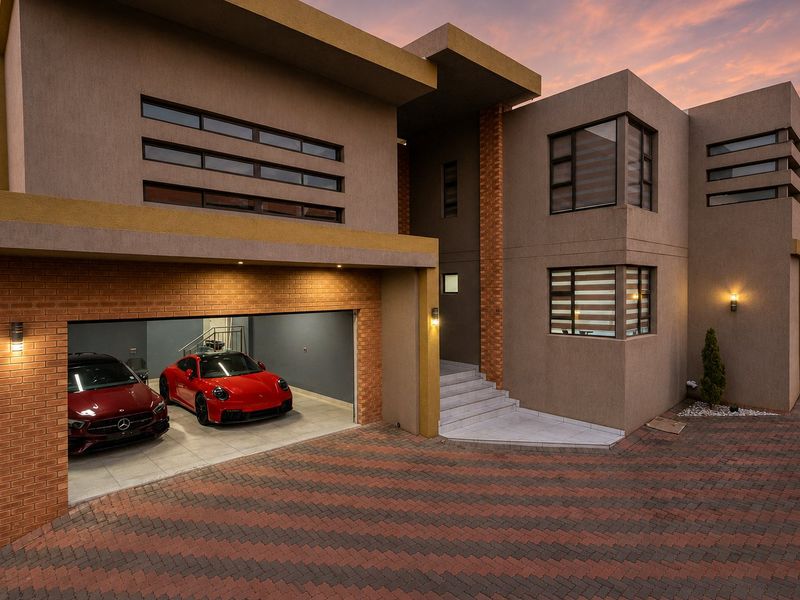 Modern 6-Bedroom Home with Cinema, Gym, and Mountain Views – Magaliesberg Country Estate 1 - Photo 1