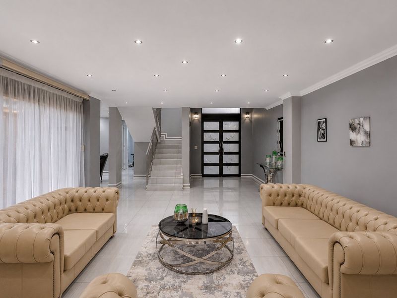Modern 6-Bedroom Home with Cinema, Gym, and Mountain Views – Magaliesberg Country Estate 1 - Photo 8