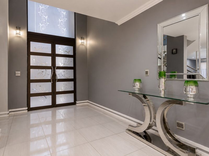 Modern 6-Bedroom Home with Cinema, Gym, and Mountain Views – Magaliesberg Country Estate 1 - Photo 6