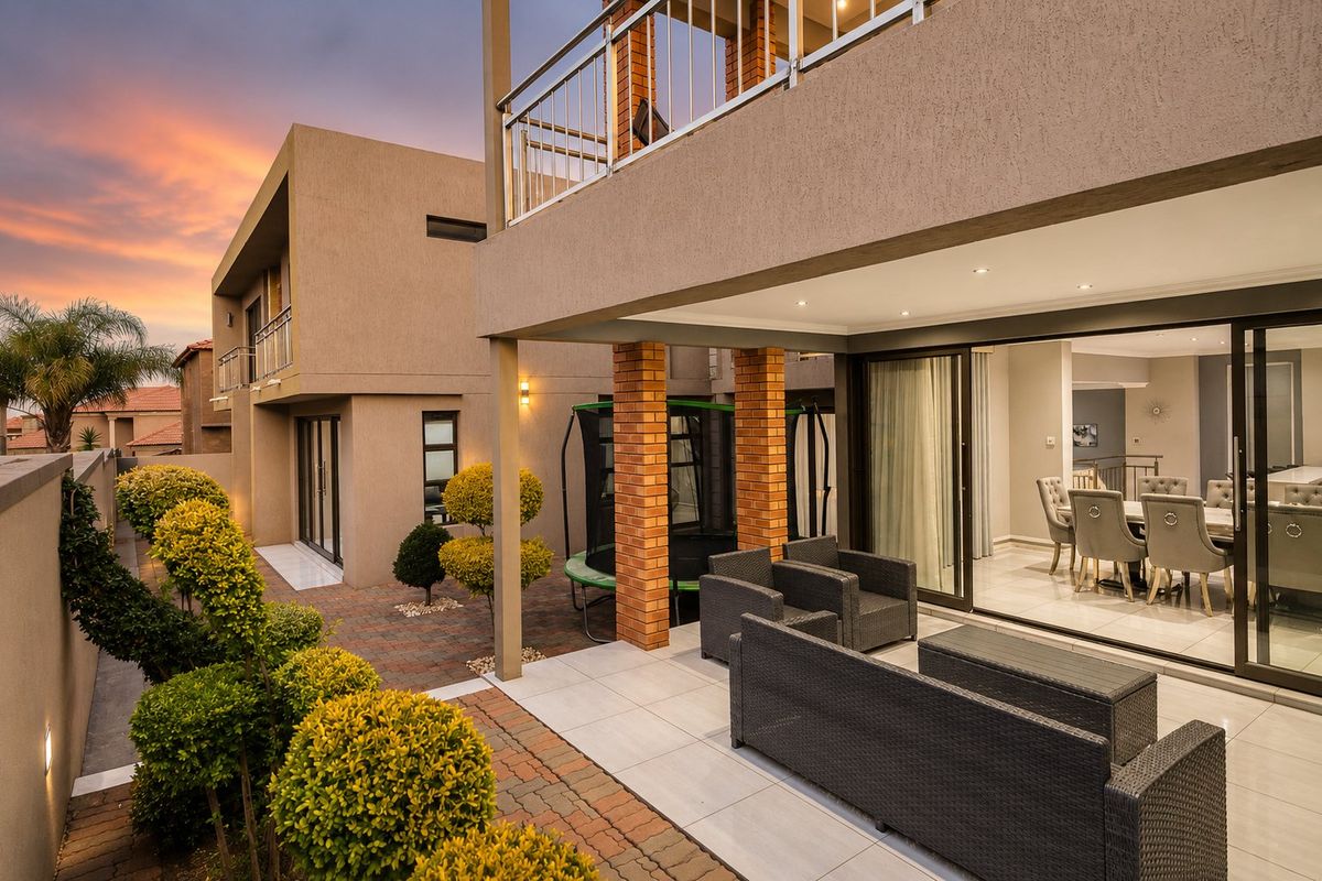 Modern 6-Bedroom Home with Cinema, Gym, and Mountain Views – Magaliesberg Country Estate 1 - Photo 5
