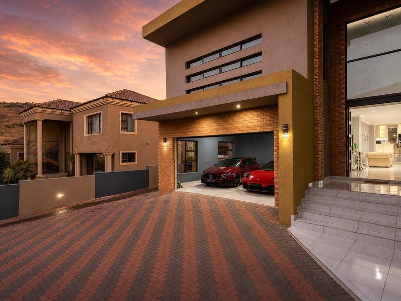 Modern 6-Bedroom Home with Cinema, Gym, and Mountain Views – Magaliesberg Country Estate 1 - Photo 3