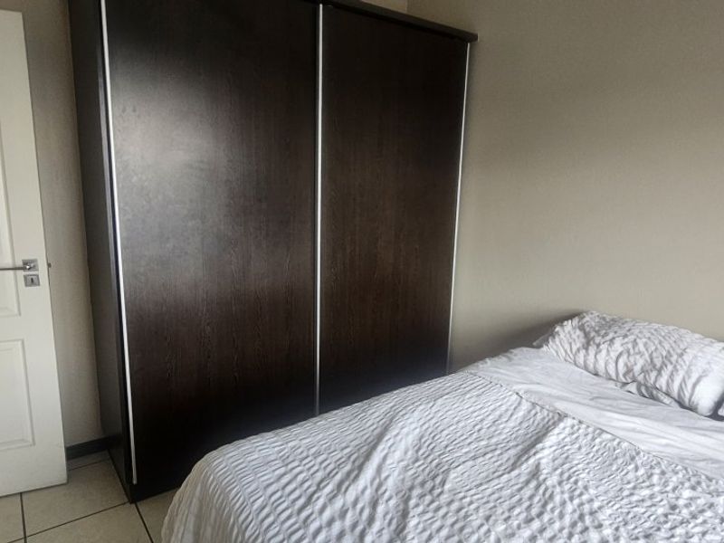 Stylish & Secure Living – Charming 2 Bedroom Townhouse with High Ceilings! - Photo 9