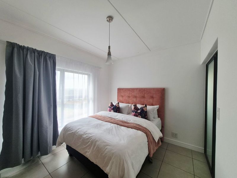 Lock-Up-and-Go Lifestyle – Modern 2 Bedroom Townhouse with Premium Amenities! - Photo 8