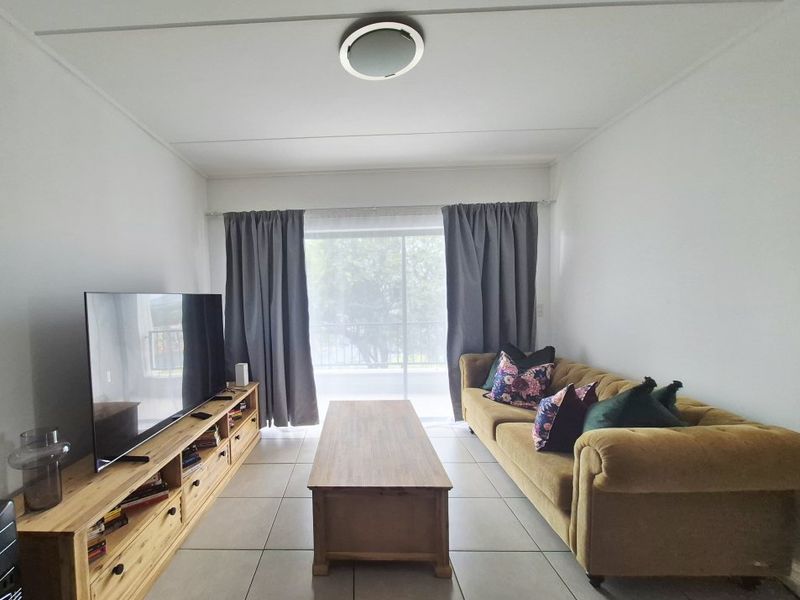 Lock-Up-and-Go Lifestyle – Modern 2 Bedroom Townhouse with Premium Amenities! - Photo 2