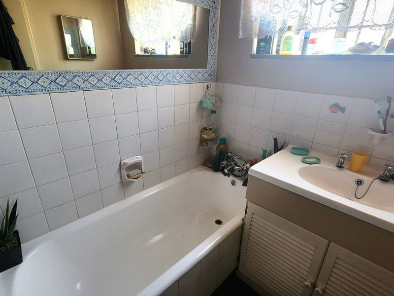 Spacious Family Home with Granny Flat & Income Potential! - Photo 8