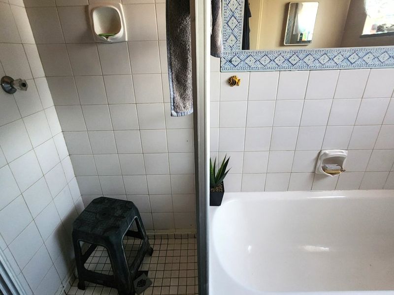 Spacious Family Home with Granny Flat & Income Potential! - Photo 7