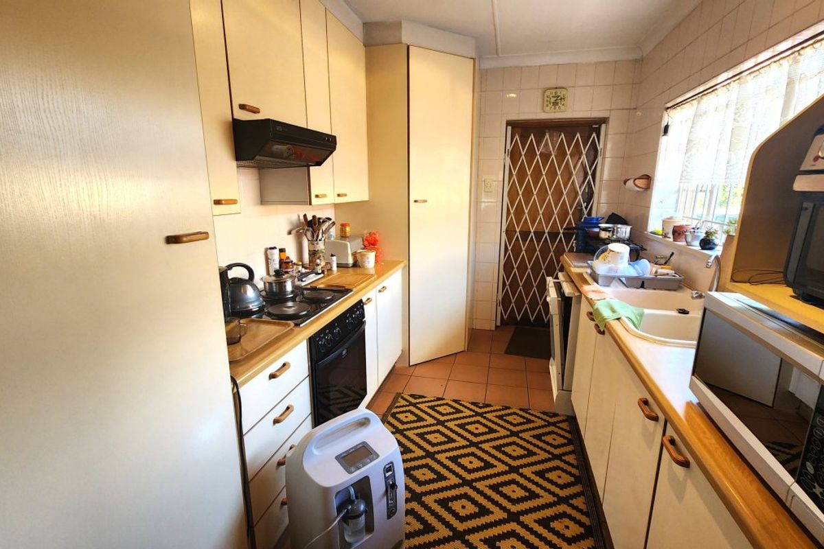 Spacious Family Home with Granny Flat & Income Potential! - Photo 3