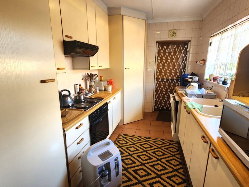 Spacious Family Home with Granny Flat & Income Potential! - Photo 3