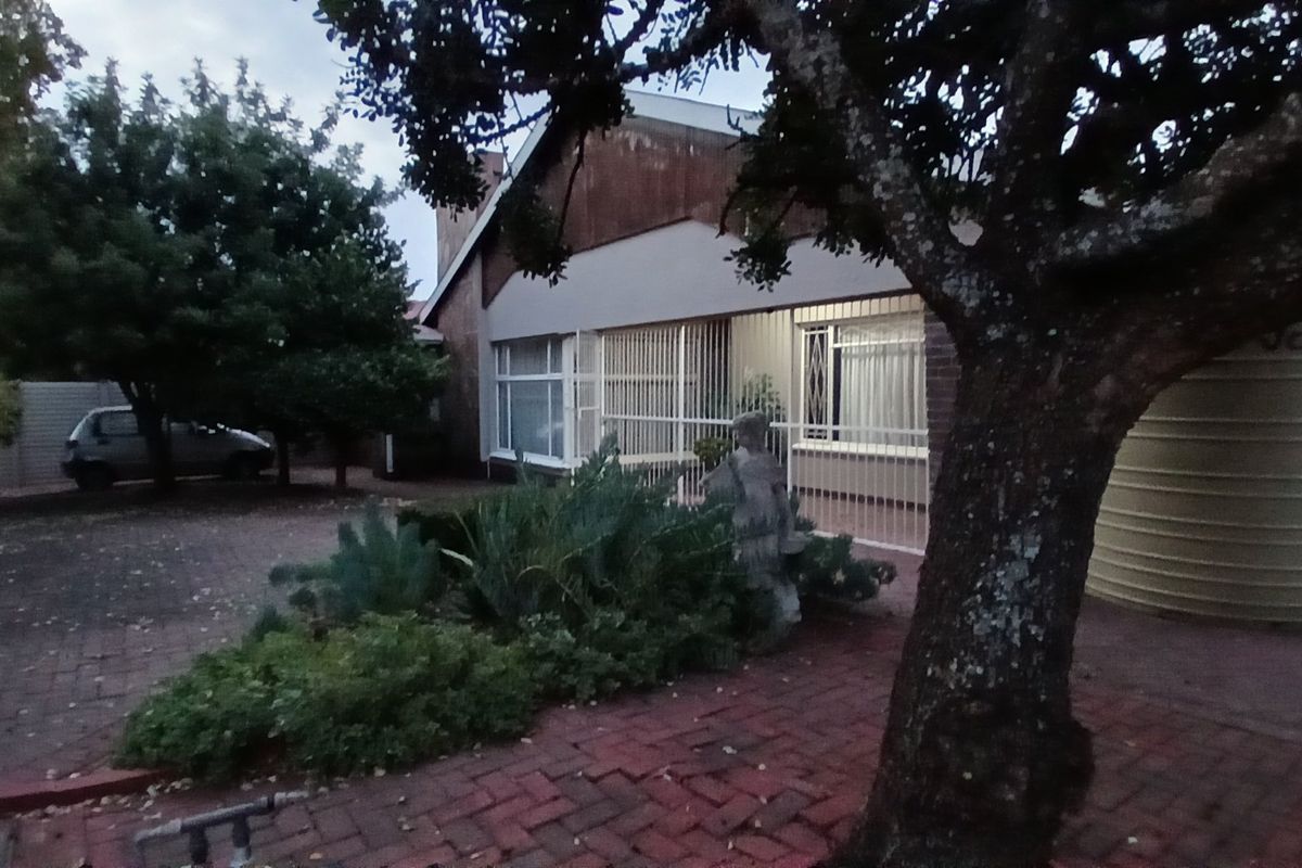 3-Bedroom Family Home with Pool, Enclosed Lapa & Eco-Friendly Features - Photo 2