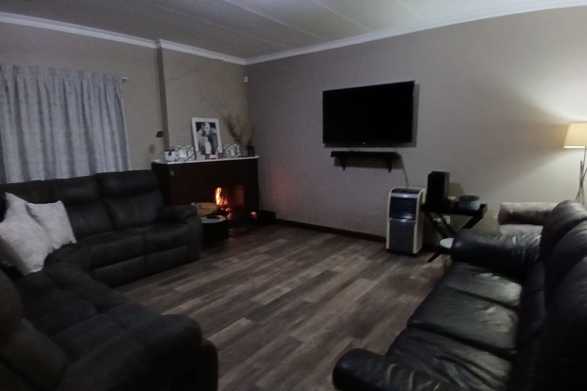 3-Bedroom Family Home with Pool, Enclosed Lapa & Eco-Friendly Features - Photo 4