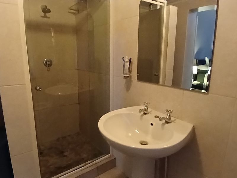 3-Bedroom Family Home with Pool, Enclosed Lapa & Eco-Friendly Features - Photo 10