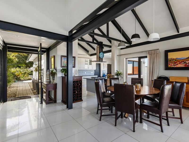 Modern, Flowing & Pleasingly Eclectic! - Photo 10