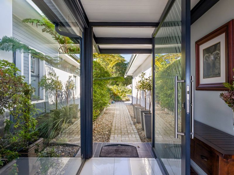 Modern, Flowing & Pleasingly Eclectic! - Photo 7