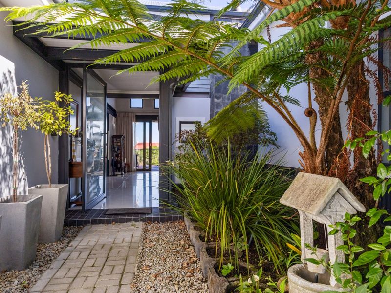 Modern, Flowing & Pleasingly Eclectic! - Photo 6