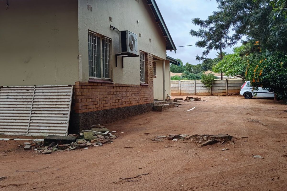 Corner stand Property in Polokwane Central – Ideal for Offices - Photo 4