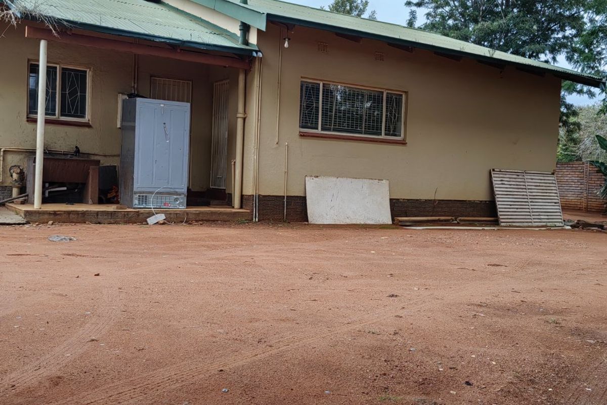 Corner stand Property in Polokwane Central – Ideal for Offices - Photo 2