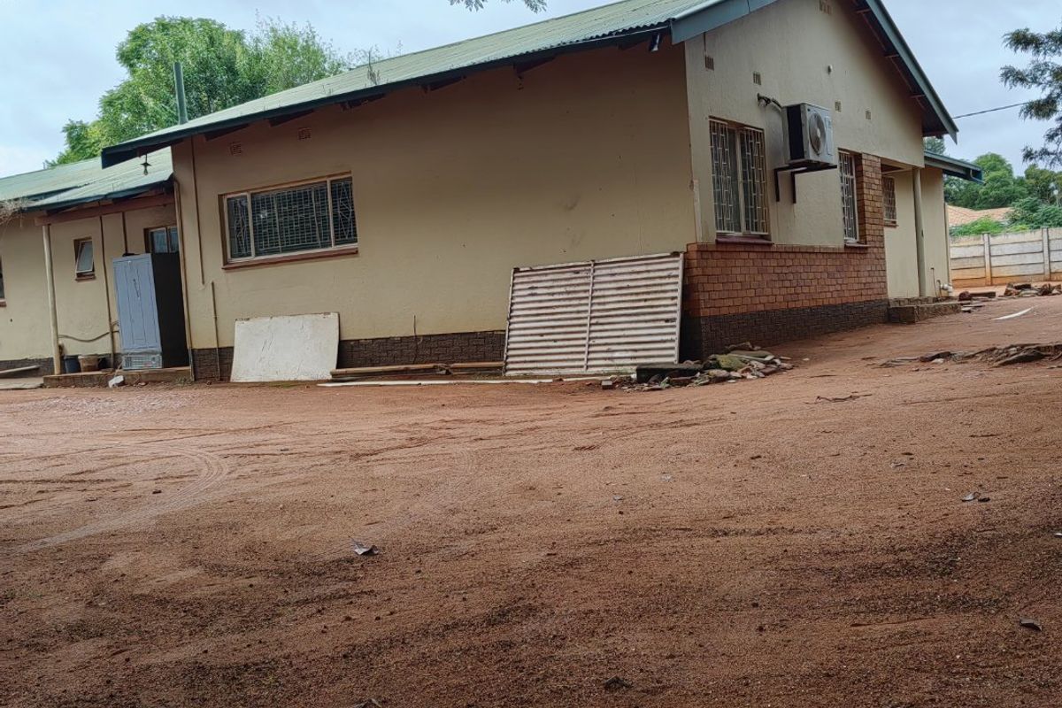 Corner stand Property in Polokwane Central – Ideal for Offices - Photo 3
